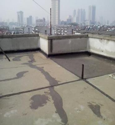 石龙漏水维修 楼顶漏水是什么原因，楼顶漏水维修方法是什么?